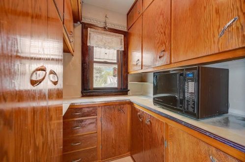 239 60, Milwaukee WI 53219-2131 exterior