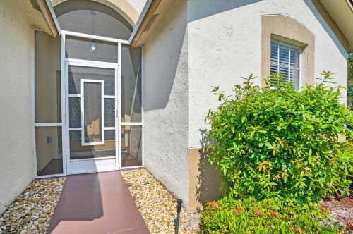328 Hammocks Trl, West Palm Beach, FL 33413-2132
