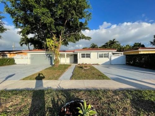 11055 59th Ct, Hialeah, FL 33012-6505