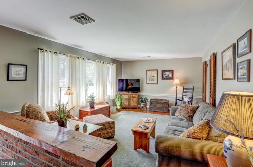40 Oak Ln, Schoeneck, PA 17578-9719