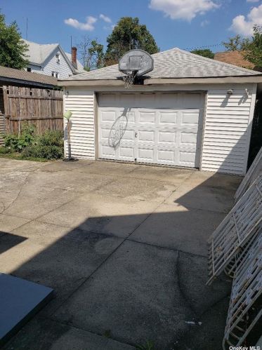 104-39 134th St, Jamaica, NY 11418-1511