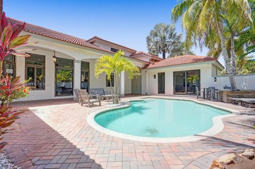 3821 185th Ave, Hollywood FL  33029-2712 exterior