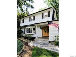 29 Dawn Ln, Airmont, NY 10901-6635