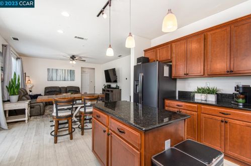 4086 Freesia Dr, Oakley CA  94561-1944 exterior