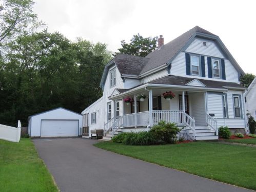 39 Charles St, Abington, MA 02351-1807