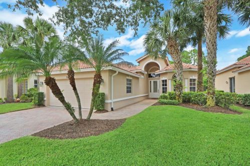 7651 Greenbrier Cir, Fort Pierce, FL 34986-3302