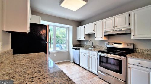 2324 Hunters Square Ct, Herndon VA  20191-2814 exterior