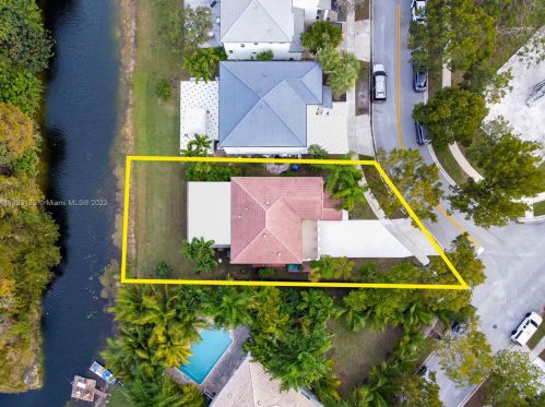 15525 49th Ct, Hollywood, FL 33027-5629