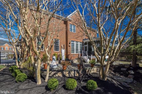 19376 Ml Dm Pl, Leesburg VA 20176-1637 exterior