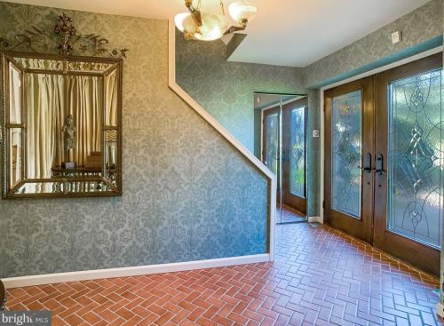 130 Toll Dr, Southampton, PA 18966-3063