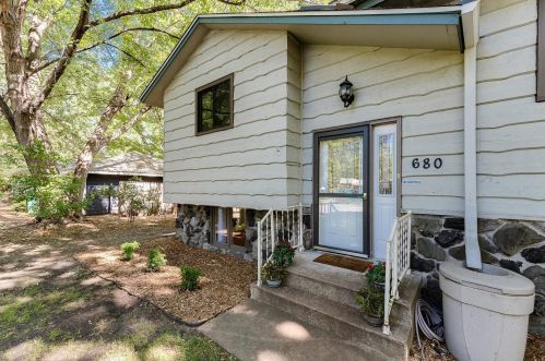 680 Glencoe St, Minneapolis, MN 55432-1627