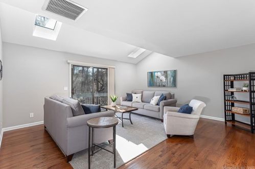 46 Merriland Rd, Stamford CT  06903-1717 exterior