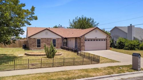 129 Zarley Dr, Copperas Cove, TX 76522-1841