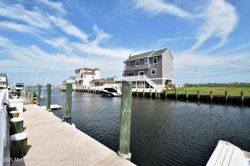 258 Teakwood Dr, Berkeley Township NJ  08721-3122 exterior