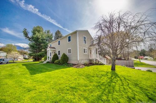 7 Edgewood Dr, Middletown CT 06457-3508 exterior