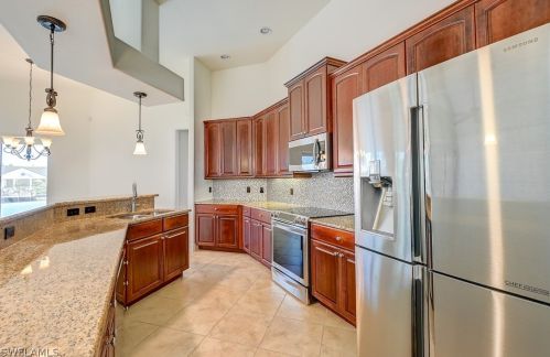 5240 20 Ave, Cape Coral FL  33990-4815 exterior