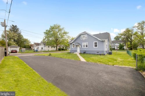 430 Manor Rd, Beverly NJ  08010-1028 exterior