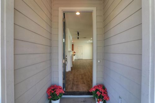 658 Woodland Ter, San Jose, CA 95112-2383