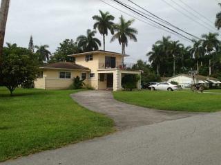 340 152nd St, Miami, FL 33162-5018