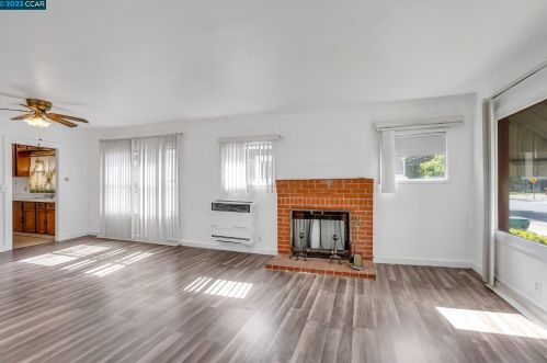 8100 Hillside St, Oakland CA 94603-1921 exterior