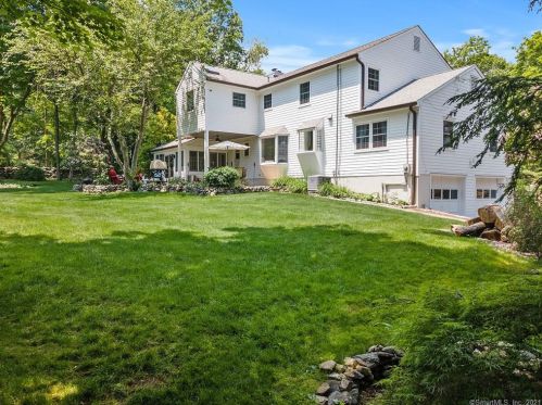 12 Falmouth Rd, Stamford CT  06903-2312 exterior