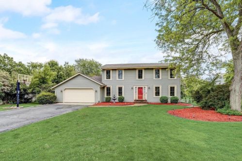 1048 Timberline Ct, Oconomowoc, WI 53066-4007
