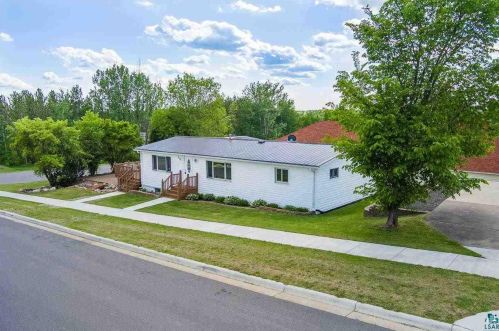 526 Lake St, Chisholm MN  55719-1334 exterior