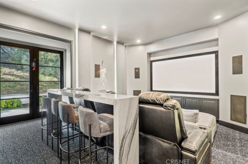 25682 Oak Meadow Dr, Santa Clarita CA  91381-0762 exterior