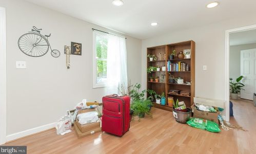 1057 Jefferson Ave, Charles Town WV  25414-1121 exterior