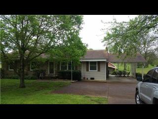 355 White Dr, Lewisburg, TN 37091-3024