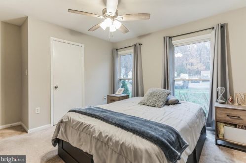 13732 Moccasin Ct, Woodbridge VA  22193-4422 exterior