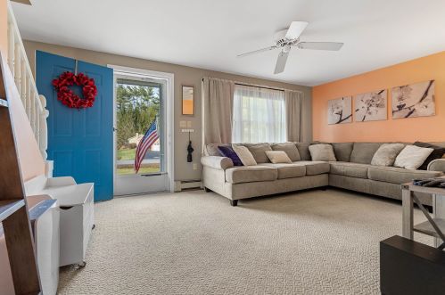 6 Hampton Ct, Goffstown NH  03045-2129 exterior