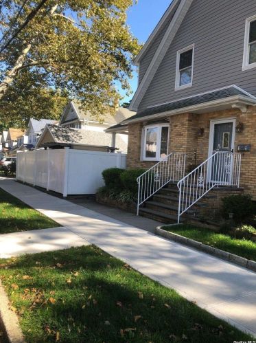 22402 92nd Rd, Jamaica, NY 11428-1419