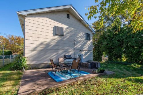 87 Central Ave, New Hyde Park NY  11040-4134 exterior