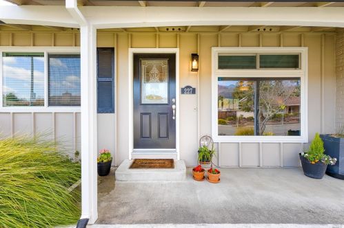 227 Valley Oaks Dr, Santa Rosa, CA 95409-6231