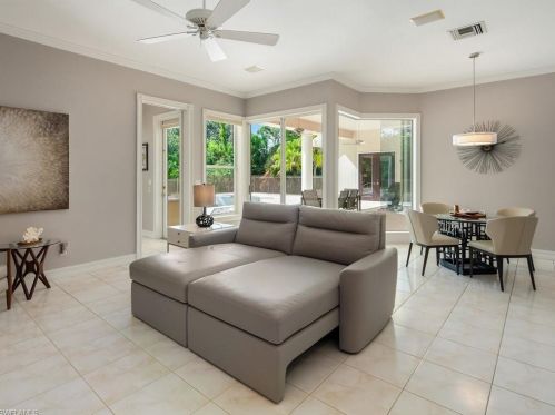 6656 Trail Blvd, Naples FL  34108-2903 exterior
