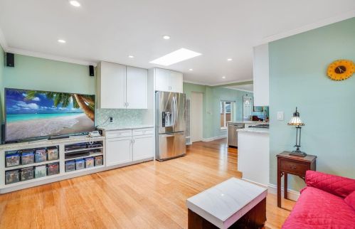 542 Hazel Ave, San Bruno CA  94066-4228 exterior