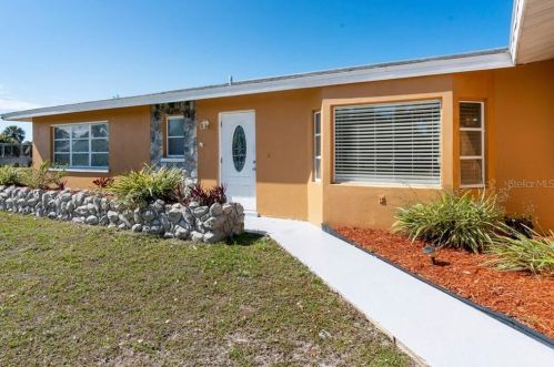 135 Rotonda Cir, Placida, FL 33947-2246