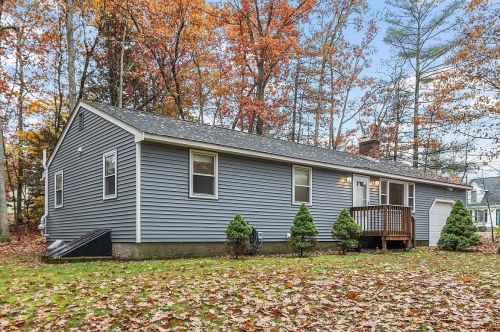 28 Phillipswood Rd, Sandown NH  03873-2427 exterior