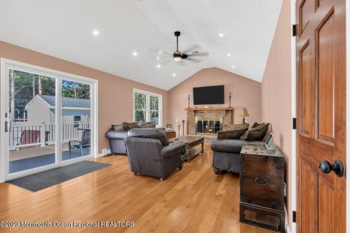 6 Diane Dr, Bricktown NJ  08724-4367 exterior