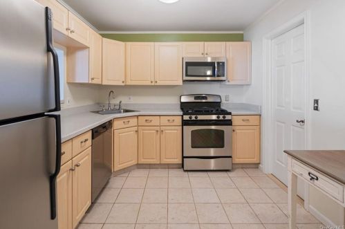 111 Jonathan Dr, Mahopac NY  10541-2209 exterior