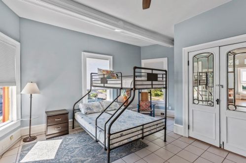 2927 Bernardo De Galvez Ave, Galveston TX 77550 exterior