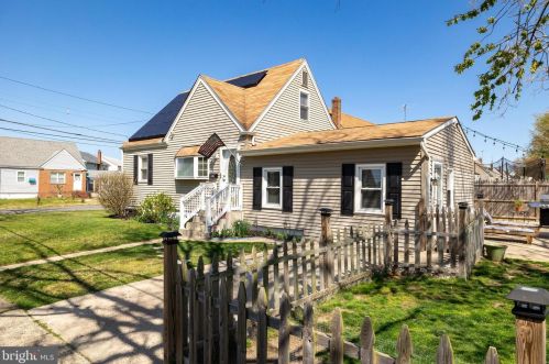 1121 Market St, Gloucester, NJ 08031-2815
