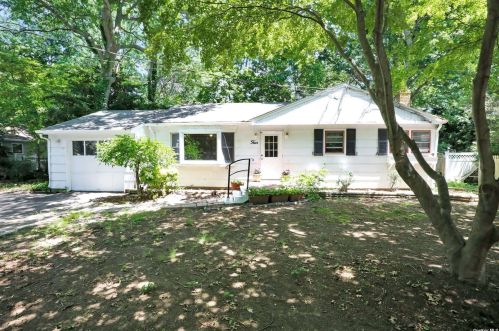 4 Park Ave, Miller Place, NY 11764-2620