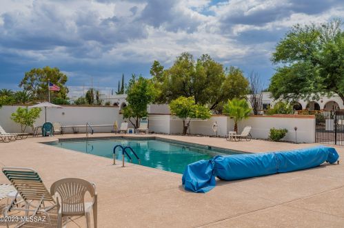 435 Paseo Lobo, Green Valley AZ  85614-0700 exterior
