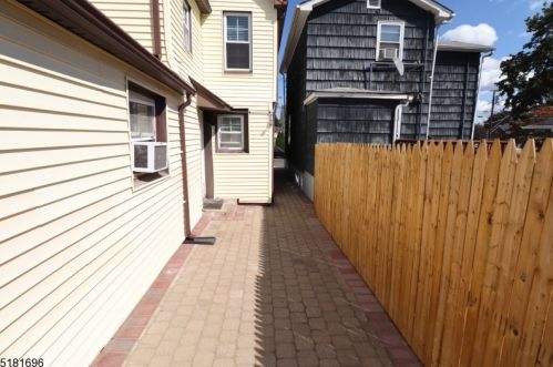 210 8th Ave, Manville NJ  08835-1233 exterior