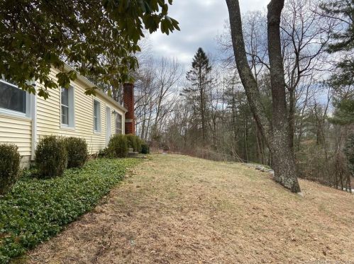 23 Fresh Meadow Rd, Upper Stepney CT  06468-1023 exterior