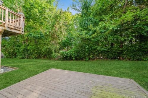 16 Brittania Dr, Danbury CT  06811-2607 exterior