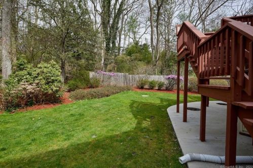 163 Barncroft Rd, Stamford CT 06902-1253 exterior