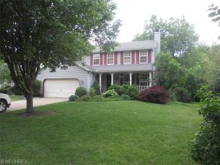 537 Picadilly Cir, Akron, OH 44319-1379